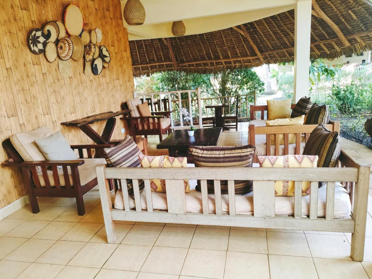 Upani In Diani Bed and Breakfast Diani Beach Εξωτερικό φωτογραφία